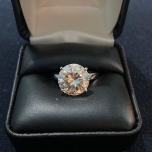 Beautiful 3.38Ct Moissanite Diamond Solitaire Ring Size 7